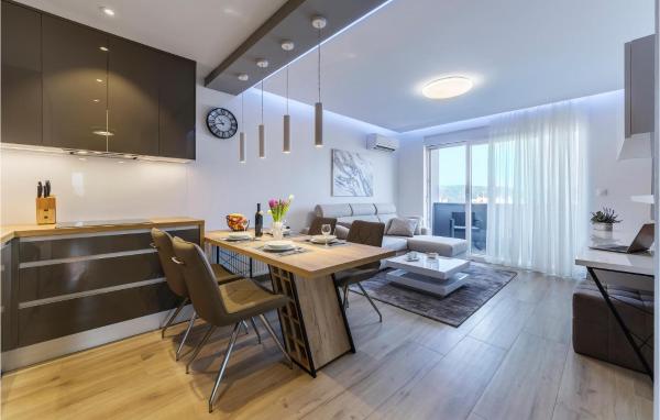 A la foto es mostra l'objecte Cozy Apartment In Pula With Wifi situat a la ciutat de Pula.