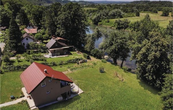 A la foto es mostra l'objecte Two-Bedroom Holiday Home In Pokupska Slatina situat a la ciutat de Stari Brod.