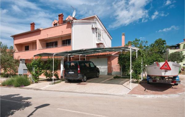Gorgeous Apartment In Fazana With Wifi - Pula