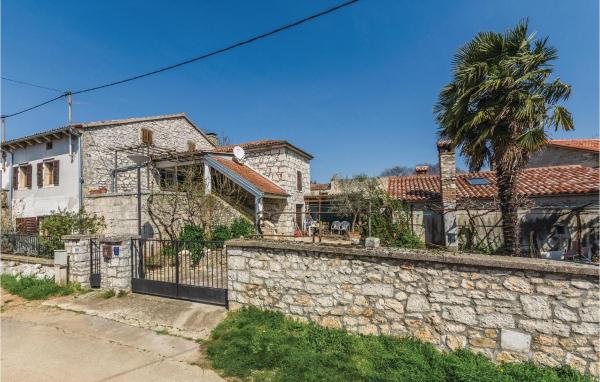 Na fotografii je vidět objekt 0-Bedroom Apartment In Vrsar nacházející se ve městě Flengi.