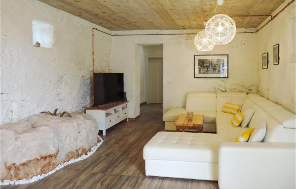 6 Bedroom Awesome Home In Labin - Croatia