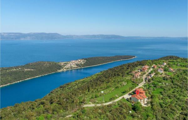 På billedet ses objektet Apartment Marina Iv beliggende i byen Hrvatini.