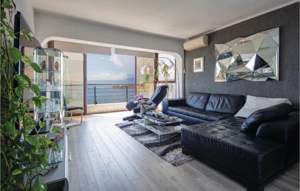 Na fotografii je vidět objekt Amazing Apartment In Kraljevica nacházející se ve městě Kraljevica.