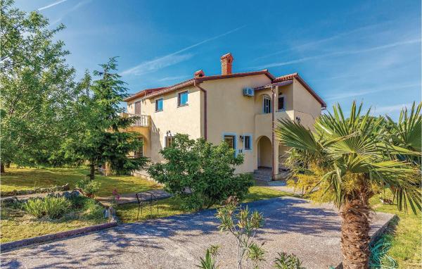Two-bedroom Apartment In Barban-rebici - Krnica