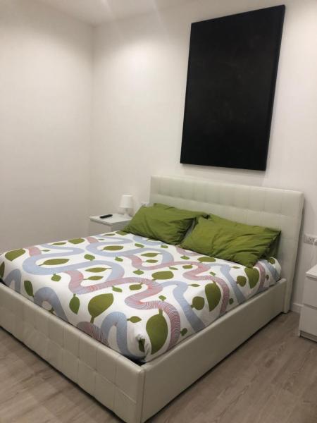 A la foto es mostra l'objecte White situat a la ciutat de Terni.