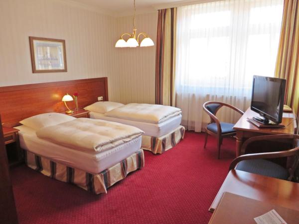 A la foto es mostra l'objecte Hotel Roseneck situat a la ciutat de Zapel.