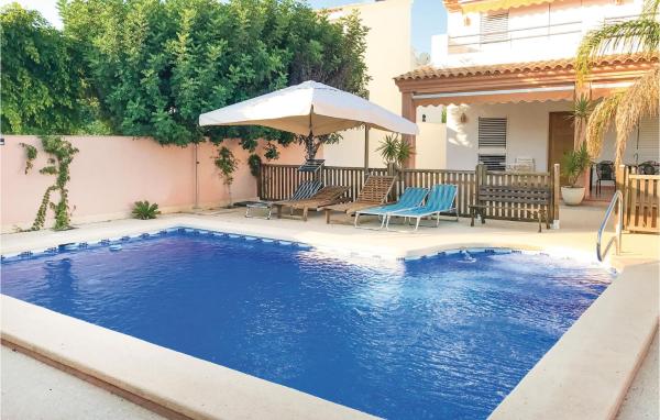A la foto es mostra l'objecte 6 Bedroom Beautiful Home In La Azohia situat a la ciutat de Isla Plana.