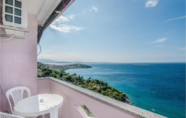 Na fotografii je vidět objekt Gorgeous Apartment In Stara Baska 1 nacházející se ve městě Stara Baška.