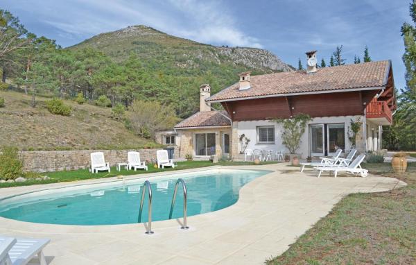 A la foto es mostra l'objecte Lovely Home In La Bastide situat a la ciutat de La Bastide.