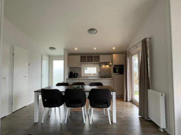 Fotografie 5: Chalet (J09) op gezellige familiecamping bij zee