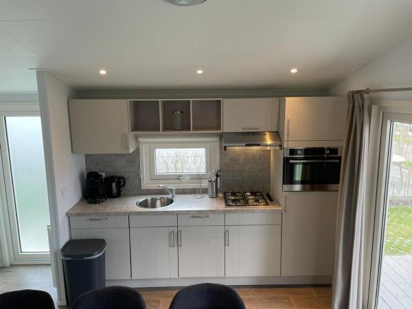 Fotografie 4: Chalet (J09) op gezellige familiecamping bij zee