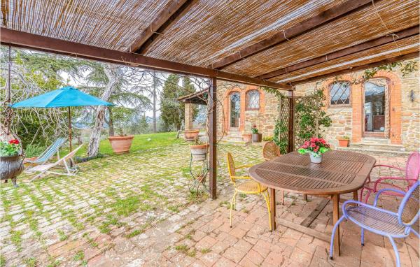Na fotografii je vidět objekt Beautiful Home In Greve In Chianti nacházející se ve městě Linari.