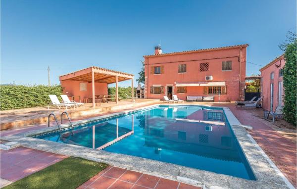 A la foto es mostra l'objecte Mas Girones Rural Con Piscina situat a la ciutat de Llambillas.