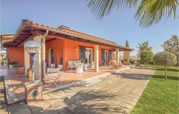照片显示了位于Principina a Mare市的Villa Del Sole物件。