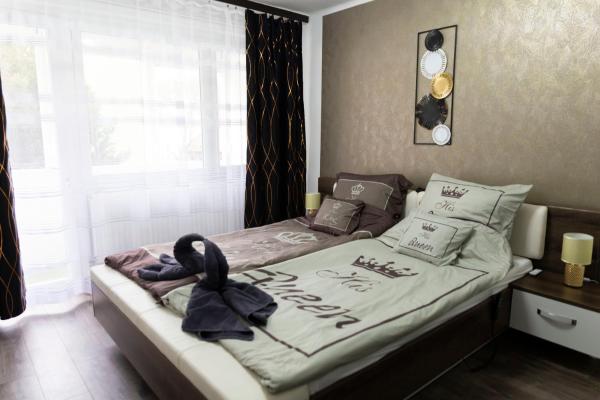 Auf dem Foto ist das Objekt Komló Szíve Apartman in der Stadt Hosszúhétény zu sehen.