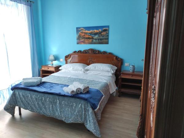Na foto é possível ver o objeto Napoli Royal Suite localizado na cidade de Naples.