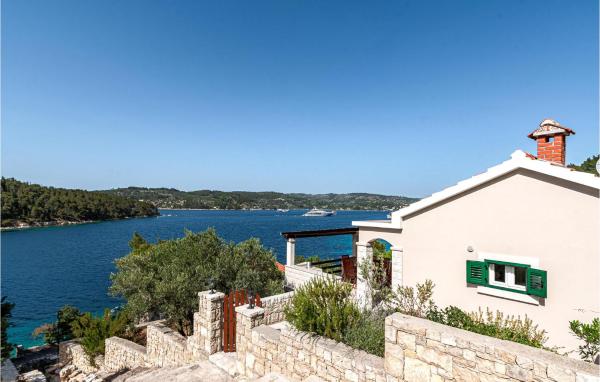På billedet ses objektet Cozy Home In Vela Luka With Wifi beliggende i byen Otočić Ošjak.