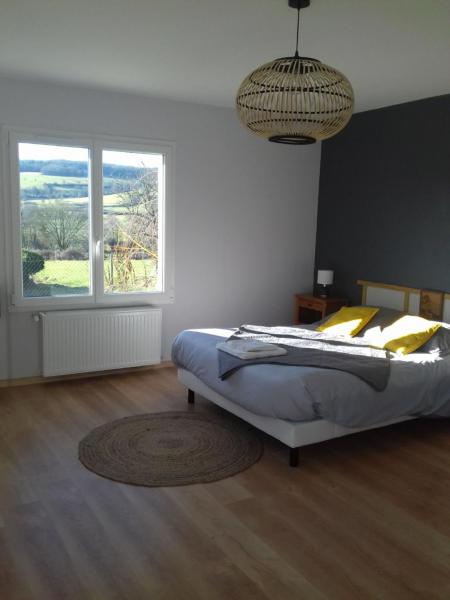 På billedet ses objektet Agréable chambre meublée, vue sur la vallée de l'Auxois beliggende i byen Source-Seine.