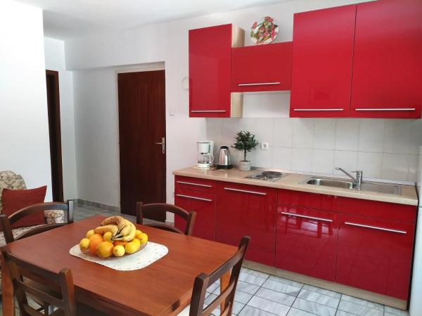 Na fotografii je vidět objekt Apartment Lucija nacházející se ve městě Krk.