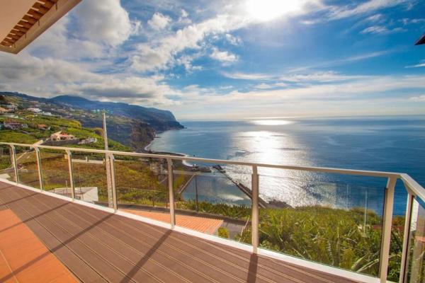 På billedet ses objektet Benoni House by Stay Madeira Island beliggende i byen Ponta do Sol.