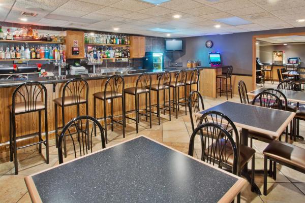 A la foto es mostra l'objecte AmericInn by Wyndham Aberdeen Event Center situat a la ciutat de Aberdeen.