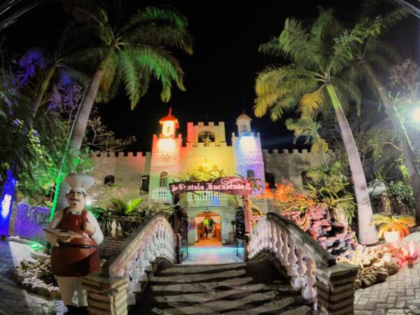 A la foto es mostra l'objecte Castelo encantado situat a la ciutat de Aranaú.