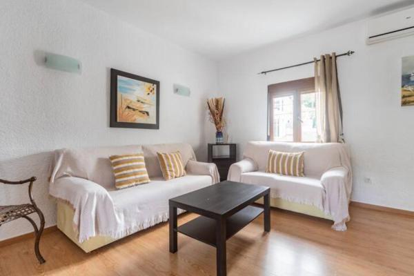 På billedet ses objektet Cala Blanca Javea/Residence, beach, pool, tenis A/C beliggende i byen Jávea.