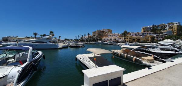 A la foto es mostra l'objecte Puerto Cabopino Marbella situat a la ciutat de Marbella.