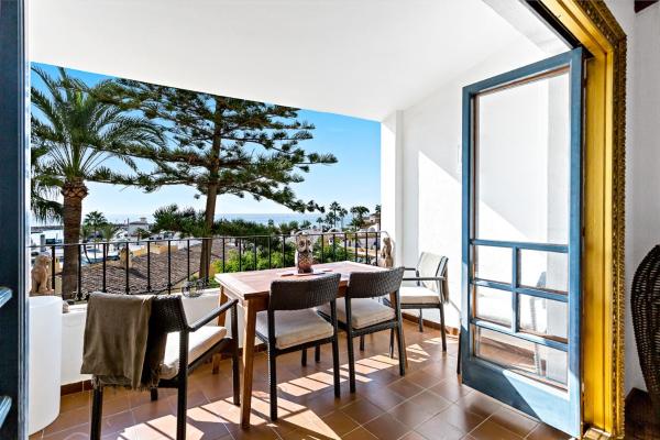 A la foto es mostra l'objecte H49 Cabopino situat a la ciutat de Marbella.