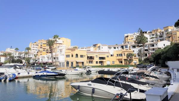 A la foto es mostra l'objecte L168 Cabopino situat a la ciutat de Marbella.