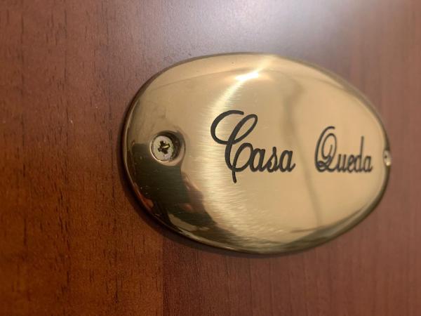 A la foto es mostra l'objecte Casa Queda situat a la ciutat de Palerm.