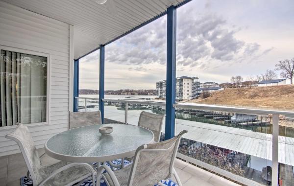 Foto 1: Boat Slip & Pool! Waterfront Lake Ozark Escape
