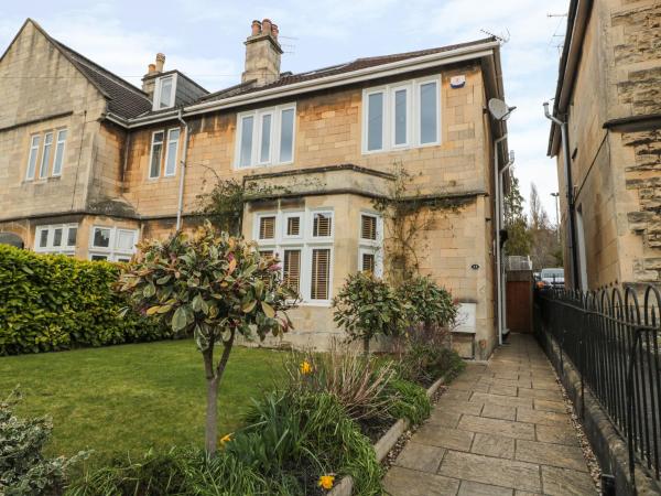 På bildet vises objektet 33 Crescent Gardens som ligger i byen Bath.