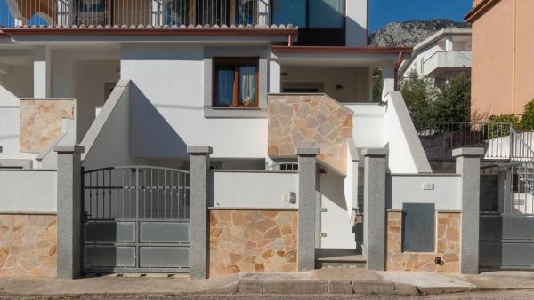 A la foto es mostra l'objecte Casa Dei Lecci - Cala Gonone situat a la ciutat de Cala Gonone.