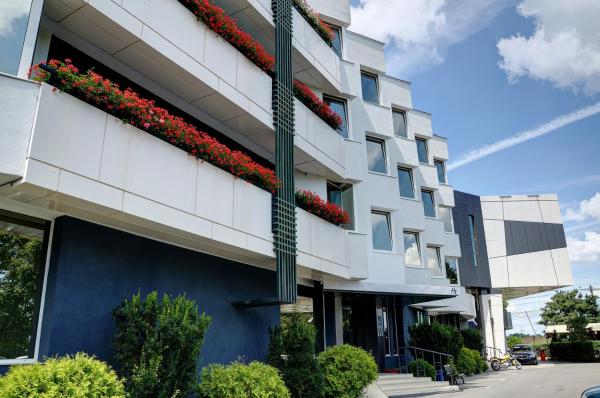 På billedet ses objektet Best Lido Hotel beliggende i byen Timişoara.