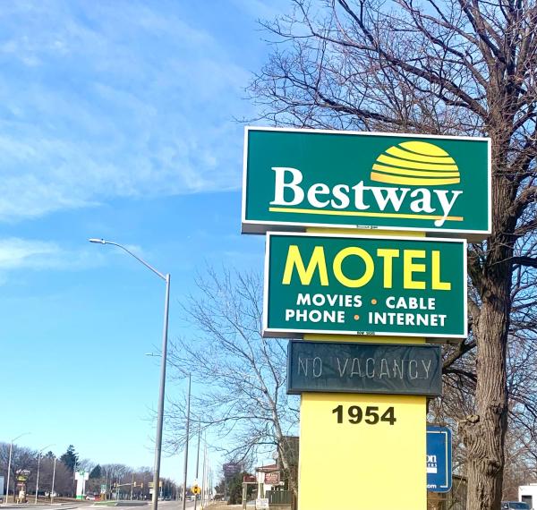 A la foto es mostra l'objecte Bestway Motel situat a la ciutat de Windsor.
