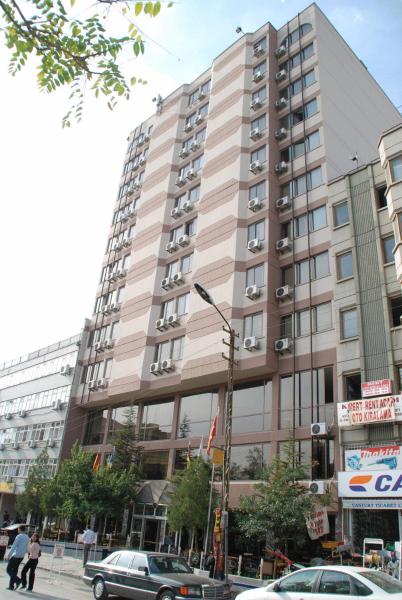 写真にはアンカラ市にあるAkyuz Hotelが写っています。