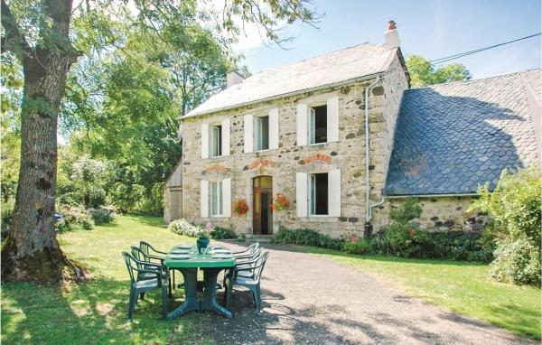 A la foto es mostra l'objecte Beautiful Home In Riom-Ès-Montagnes situat a la ciutat de Valette.