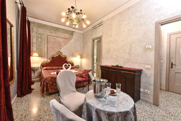 A la foto es mostra l'objecte Locanda Casa Martini situat a la ciutat de Venècia.