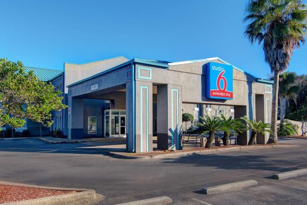 Na fotografii je vidět objekt Studio 6 Pensacola, FL - West I-10 nacházející se ve městě Molino.