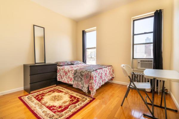 A la foto es mostra l'objecte Empire Blvd Guest House situat a la ciutat de Brooklyn.