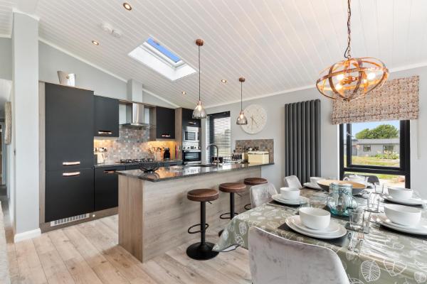 Dewin Bach - Luxury Lodge, Hot Tub, Close To Beach - Wales