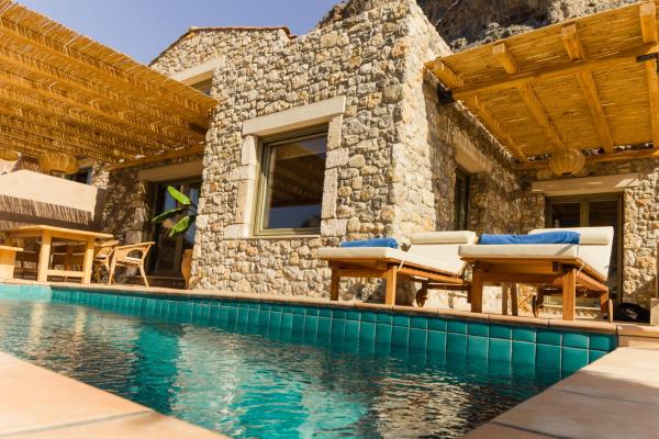 A la foto es mostra l'objecte Petra Boutique Villas situat a la ciutat de Aryinónda.