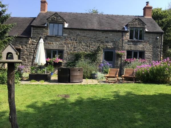 Lee House Farm Holiday Cottage With Possible Use Of Hot Tub Ninety Pounds A Session - Hartington