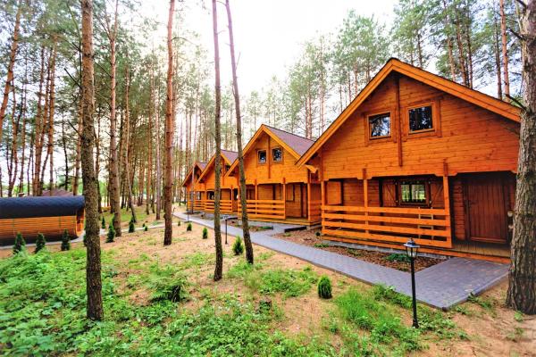 På billedet ses objektet Domki Wiosełko beliggende i byen Goławice.
