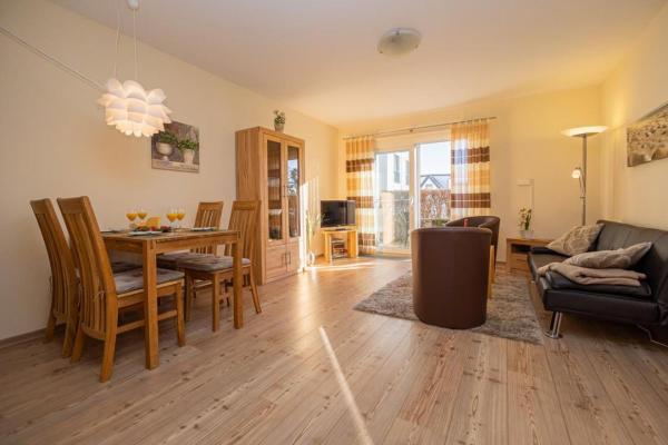 Nella foto è visibile l'oggetto Wohnung 4 im EG Haus Stranddistel, komfortable Ferienwohnung fur 3 Personen in Zingst situato nella città di Zingst.
