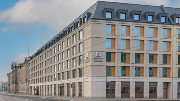 På billedet ses objektet Holiday Inn Express & Suites - Potsdam by IHG beliggende i byen Potsdam.