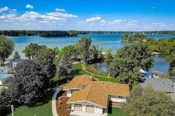 På billedet ses objektet Bayside Beach House beliggende i byen Burlington.