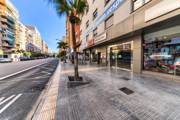 Στη φωτογραφία φαίνεται το αντικείμενο Holidays2Malaga Salitre cerca Estacion AVE & Fibra Wifi που βρίσκεται στην πόλη Μάλαγα.