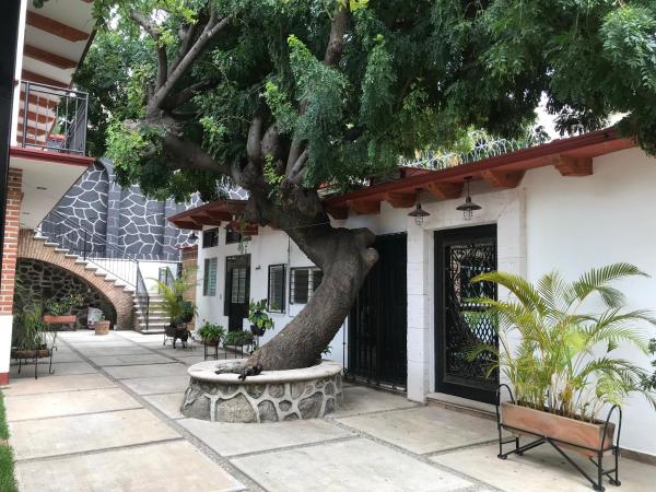 A la foto es mostra l'objecte Villa familiar El Ciruelo situat a la ciutat de Cuernavaca.